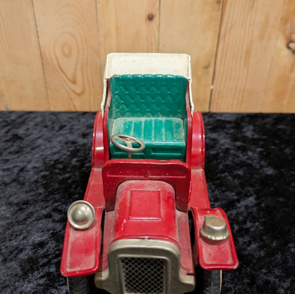 Vintage Tin Friction Classic Red Toy Car Made In Japan - Picture 3 of 7